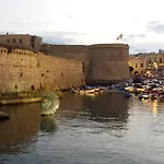 Emblema Mancaversa * مارينا دي مانكافيسا